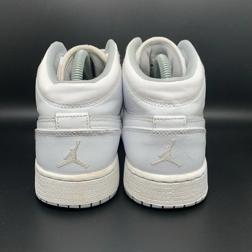 Jordan‎ 1 Mid White Wolf Grey 554725-112 Men's Sz 7 Women's Sz 8.5